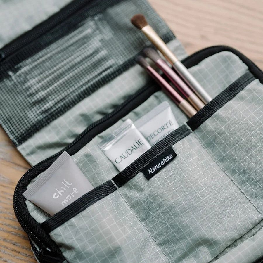 trousse de toilette pratique avec crochet