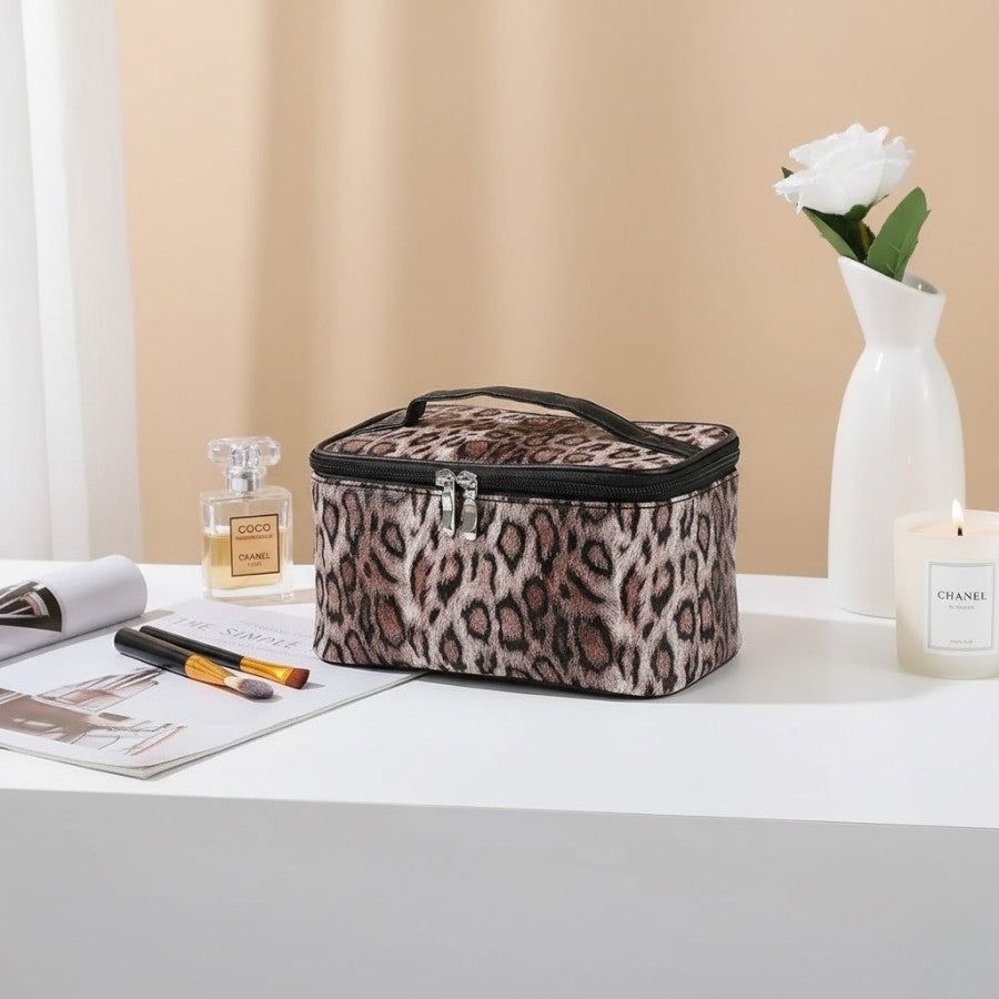 Vanity léopard - modèle femme pour maquillage & voyage – Image 2