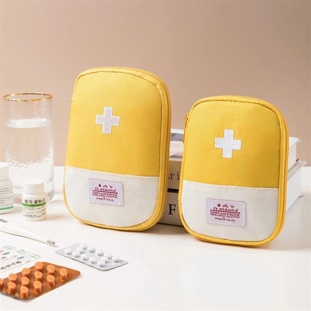 kit de santé en voyage avec trousse de médicaments