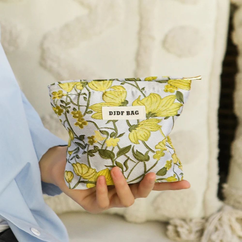 Petite trousse à maquillage fleurie - Handmade – Image 3