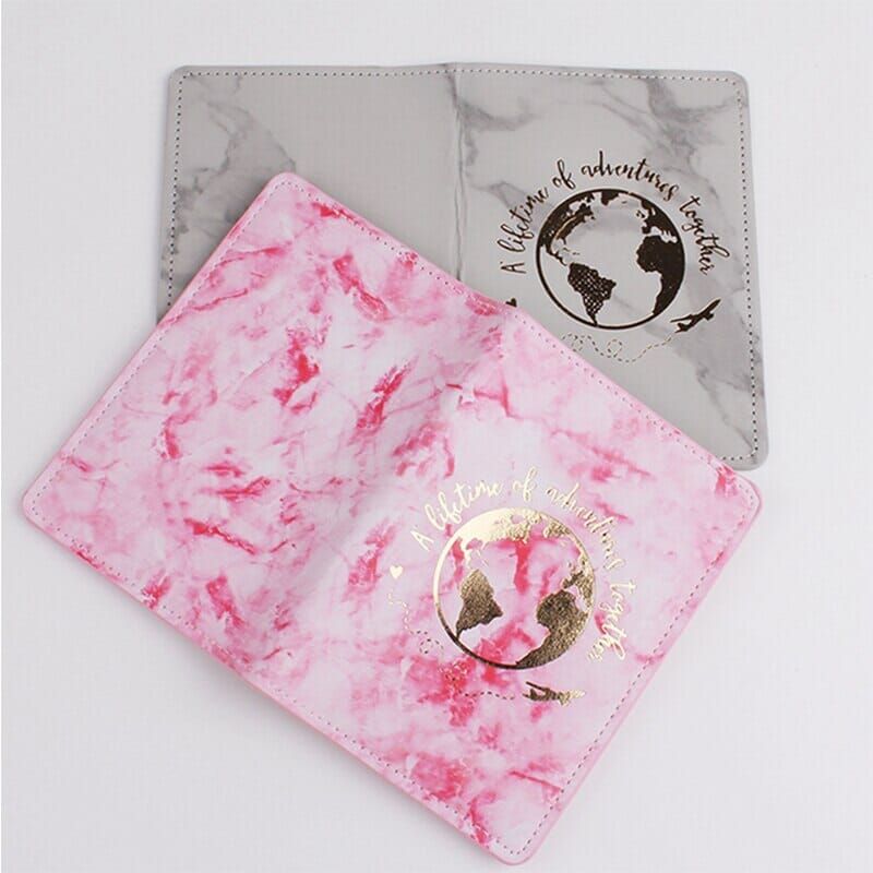 pochette personnalisée pour passeport couple aventuriers