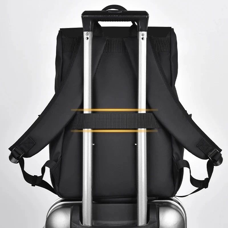 sac à dos noir design moderne pour homme