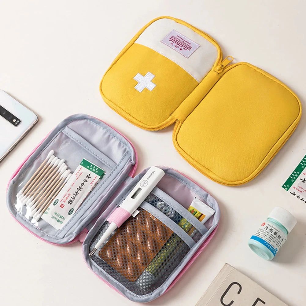 trousse médicale pour voyages en famille